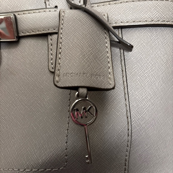 Michael Kors Hamilton Traveler Medium Saffiano Leather grey - Picture 6 of 7